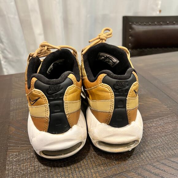 Nike Air Max 95 Metallic Gold women 7 - Picture 10 of 11